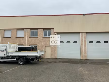 location commerce 120 m² à chassieu (69680)