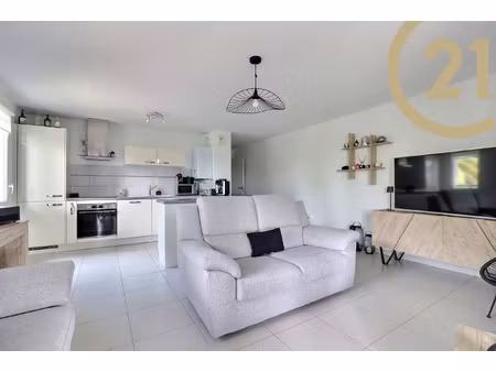 frejus - appartement 4 pieces 76m2 dans une residence avec p