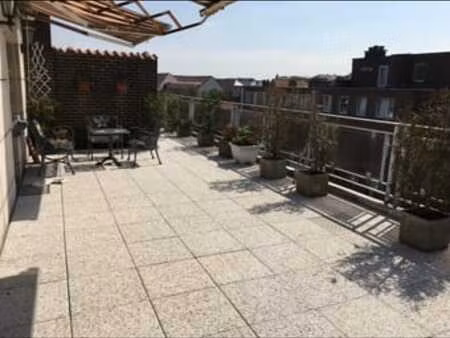 magnifique penthouse rénové. bien rare et de qualité