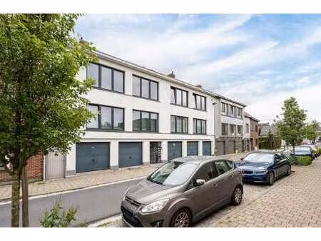 netjes onderhouden appartement met 2 slpk  garage en tuin