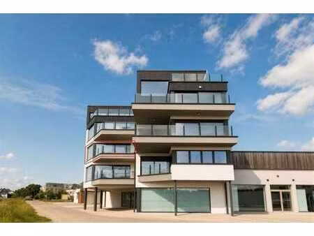 superbe appartement à jambes !