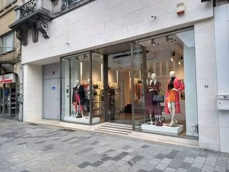 propriété commerciale (pop-up) d'environ 140 m² dans un empl