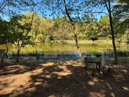 terrain avec plan d eau