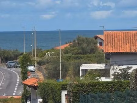 grand studio 32m2 jardinet plages a pied