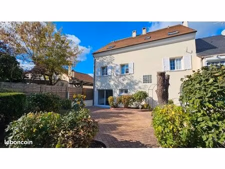 maison 200m2 - parfait état - 4 chambres - sous sol total - jardin - proximité commerces e