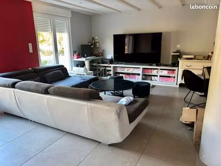 maison et sa grange attenante