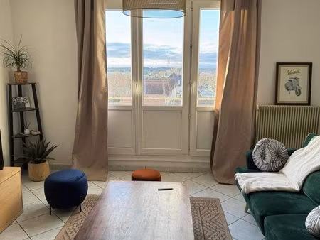 bel appartement meublé t2/t3 de 65 m²