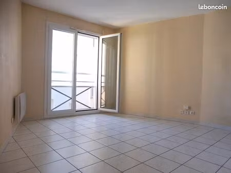 studio 1 pièce 28 m²