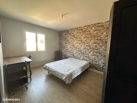 ◊ chambre meublée 13 m² – calme – proche futuroscope / université