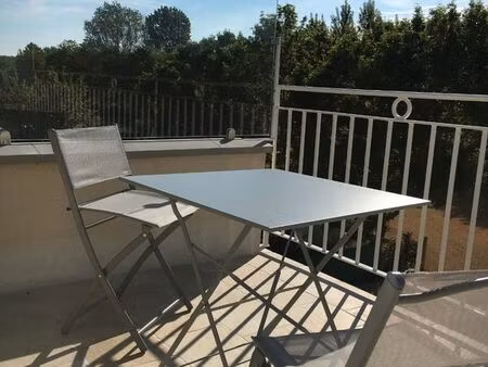 f2 très agréable avec grand balcon