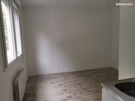 t1 dans petit immeuble