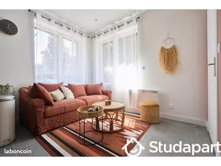 chambre 1 pièce 14 m²