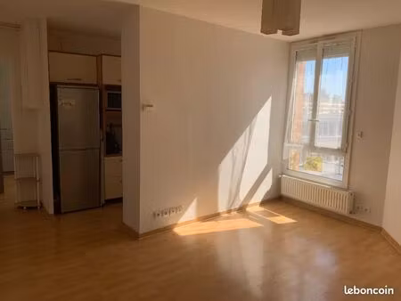 location 2 pièces lumineux & équipé 39m²