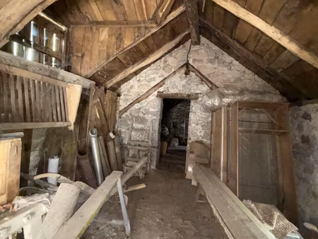 en cévennes  dourbies  bâtisse avec extérieur  à rénover  à