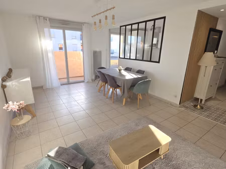t3 rénové avec 2 pkgs balcon et piscine
