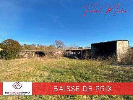 castelnau valence  terrain constructible de 3400 m² au calme avec 300 m² d'entrepôts.