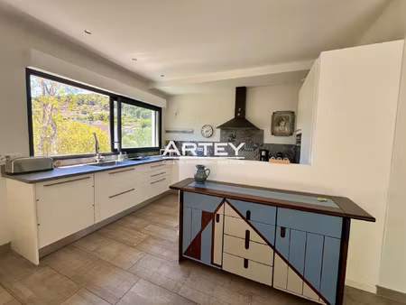 a louer  superbe t4 meublé de 140m2 avec terrasse de 60m2