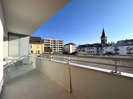 secteur prisé - appartement 4 pièces lumineux avec balcons et cave proche centre chambéry
