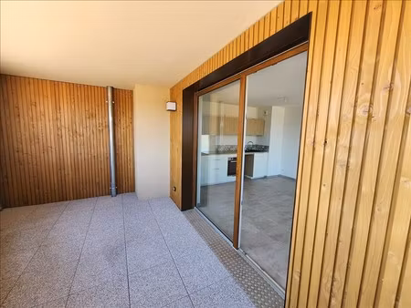 appartement - 3ème étage - 43 85 m2 - 2 pièces - non meublé