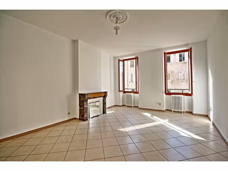 t3 de 83m2 - secteur chapitre / longchamp