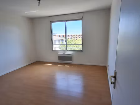 studio a louer firmis 31500