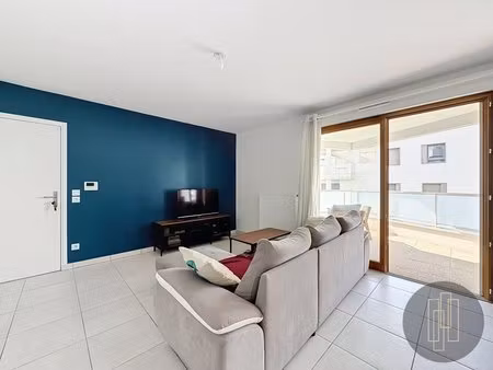 exclusivite : villeurbanne t3 moderne (résidence de 2021) avec grand balcon  garage en sus