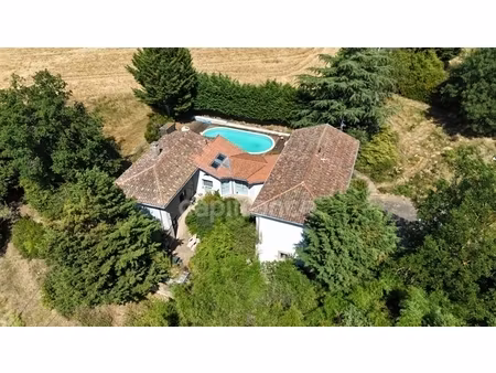 corps de ferme rénové à vendre 9 pièces 297 m² avec 5 000 m² de terrain saint clement les 