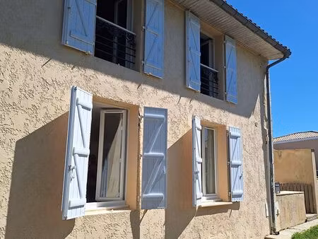 à saisir - maison d'environ 67m² avec terrasse et stationnement sur une parcelle de 106m²