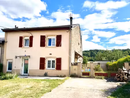 maison de campagne avec beaux volumes  jardin et fort potentiel environnement calme et ver
