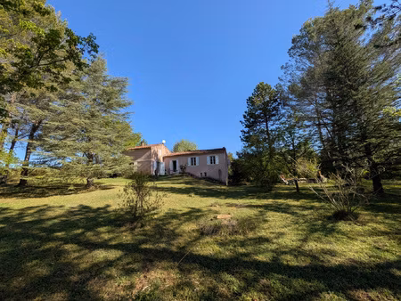 maison de 125 m2 à grambois  cadre idyllique
