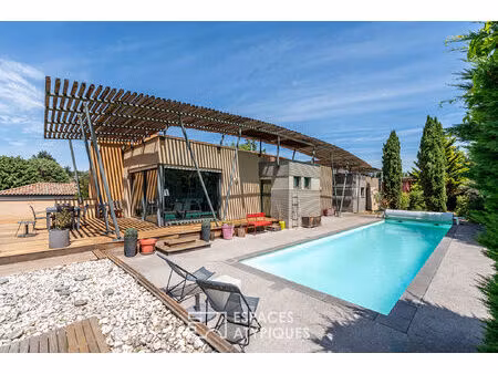 maison d'architecte singulière avec piscine