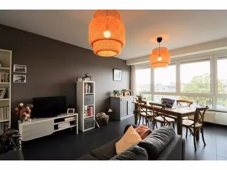 appartement à louer à place du tomberg 18 woluwe-saint-lambert (vbe42833)