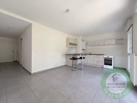 a vendre appartement t2 avec terrasse  garage et cave
