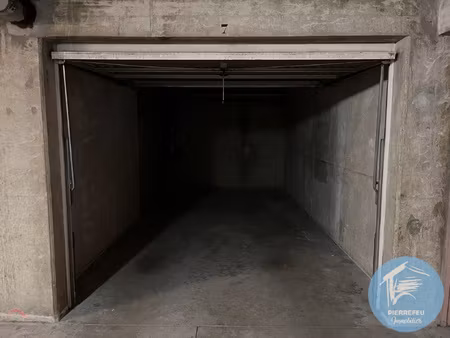 garage fermé et securisé - tarare