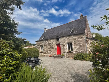 côtes d'armor: kergrist-moëlou. deux maisons de caractère avec piscine  terrain de 7500m2 