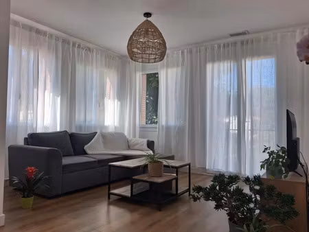location appartement 4 pièces 81 m² à vinon-sur-verdon (83560)