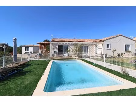 villa récente de plain pied avec 4 chambres