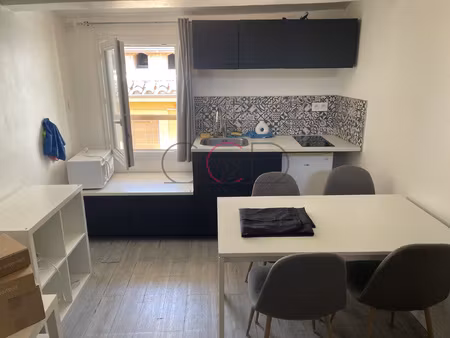 appartement meuble de 22.14 m2 - centre historique aix en pr