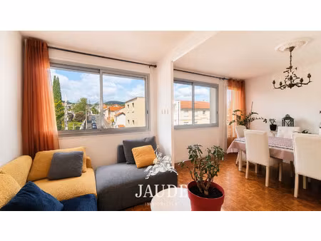 appartement 81 m2 traversant avec 3 chambres et un garage pr