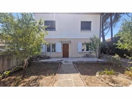 appartement à vendre au rez-de-chaussée 98 m²  3 chambres  jardin et garage privatif