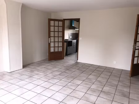 appartement 2 chambres au 2ème étage avec emplacement de par
