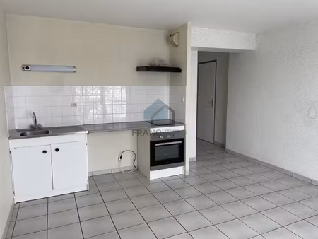 studio maiche avec balcon et parking couvert