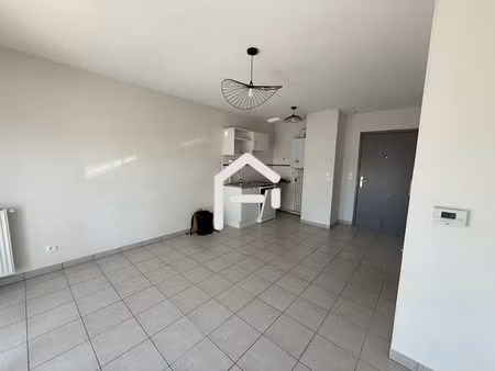 a louer : t2 de 42m² avec balcon et parking à toulouse
