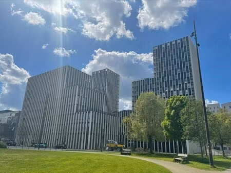 location bureaux 607 m²