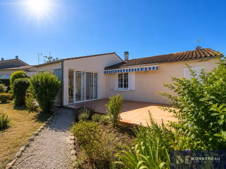maison services a pied avec jardin et garage