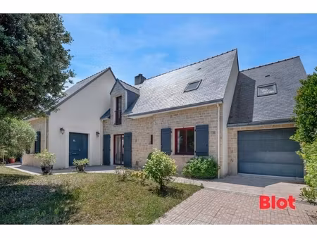 maison familiale 4 chambres avec vaste pièce de vie  jardin clos et garage à batz-sur-mer.