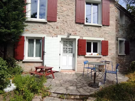 charmante maison ancienne avec jardin au calme et sans vis à