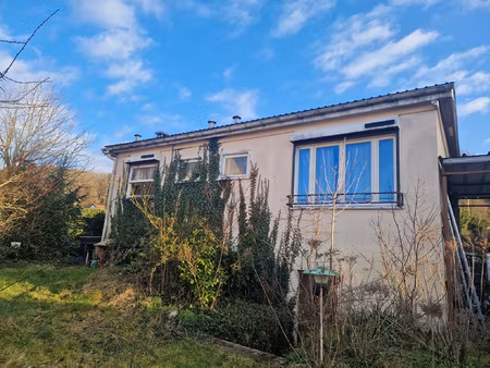 maison de plain-pied (2 chambres) édifiée sur un terrain de