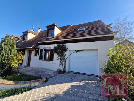 maison agréable sur un terrain clos de 424 m2 (3 chambres et