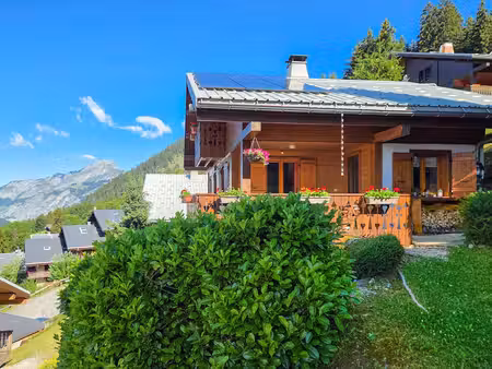 chalet de 4 chambres avec vue panoramique  terrasse ensoleillée et accès facile aux pistes